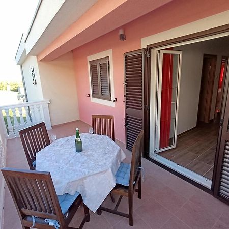 Apartmani Peko Pag Town Eksteriør billede