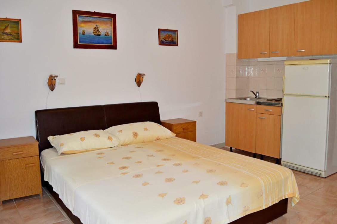 Apartmani Peko Pag Town Eksteriør billede