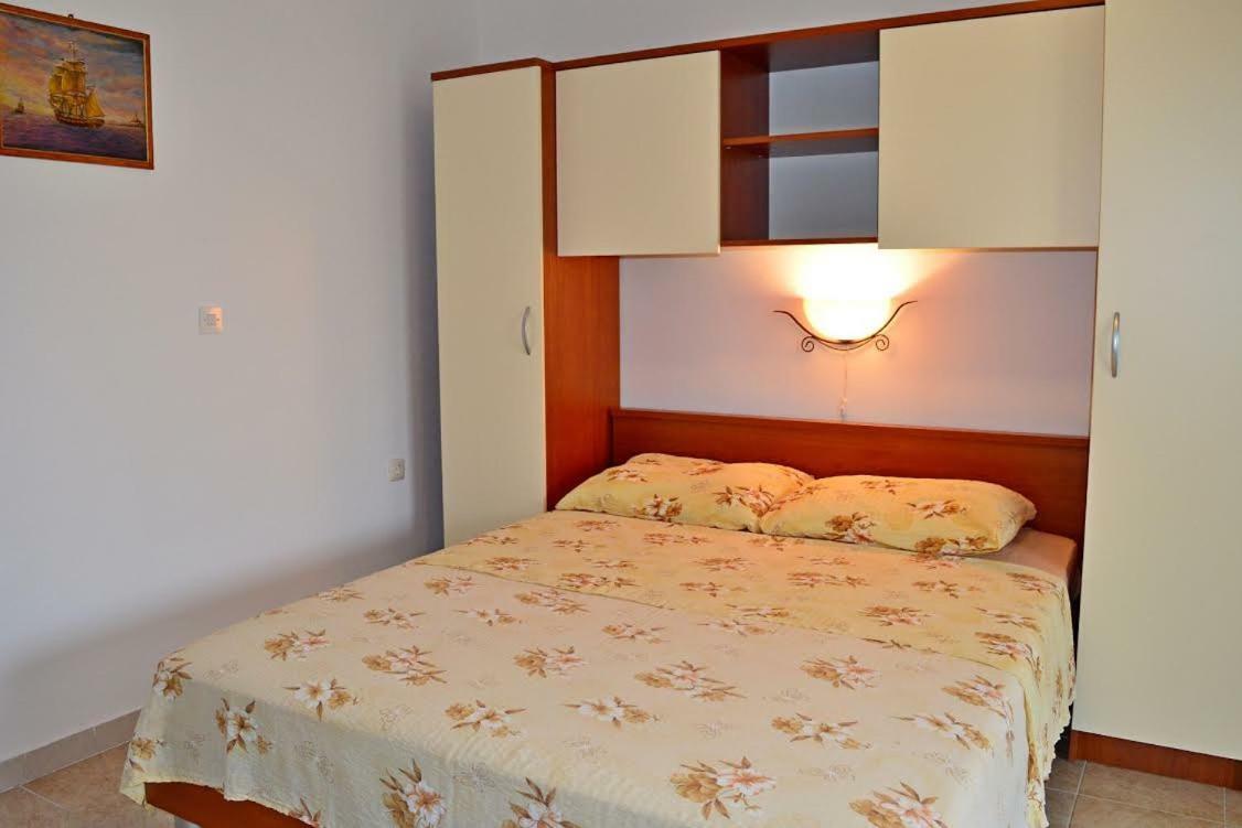 Apartmani Peko Pag Town Eksteriør billede