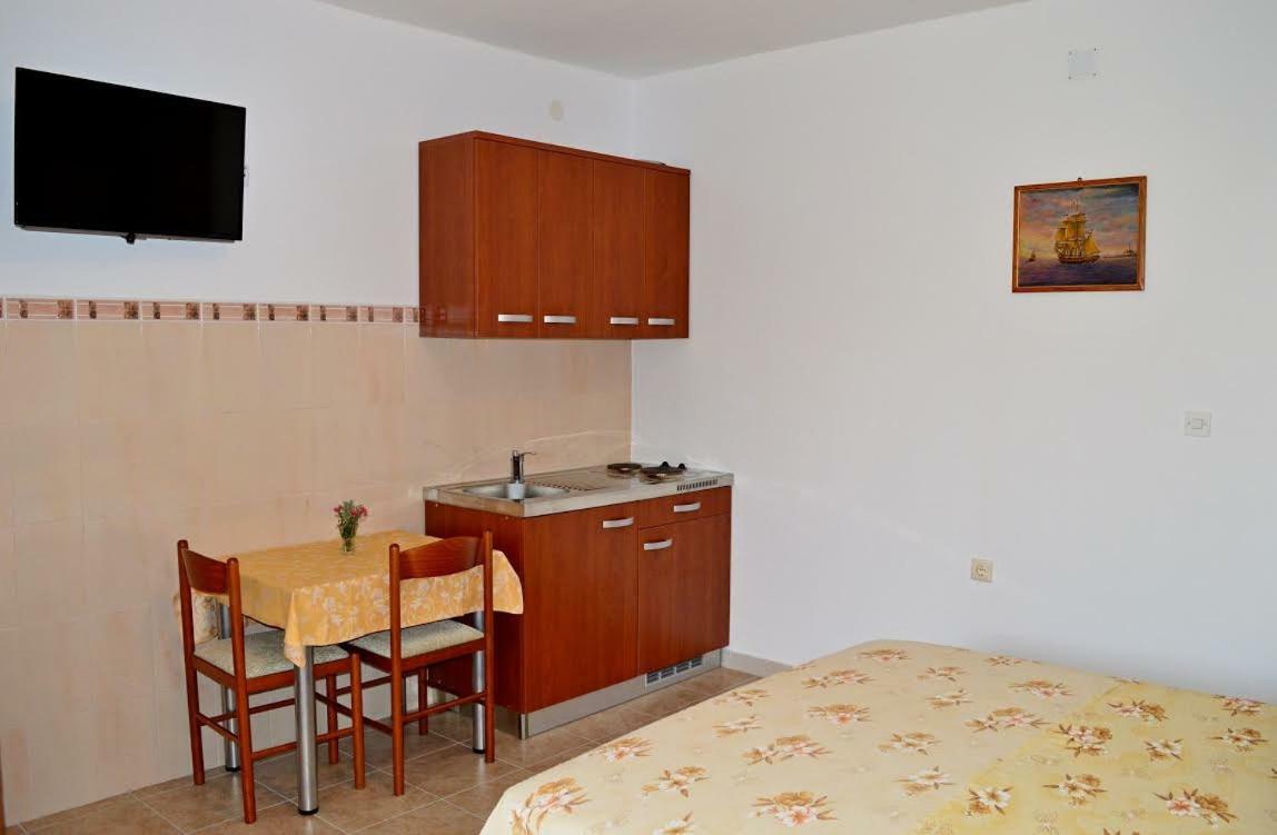 Apartmani Peko Pag Town Eksteriør billede