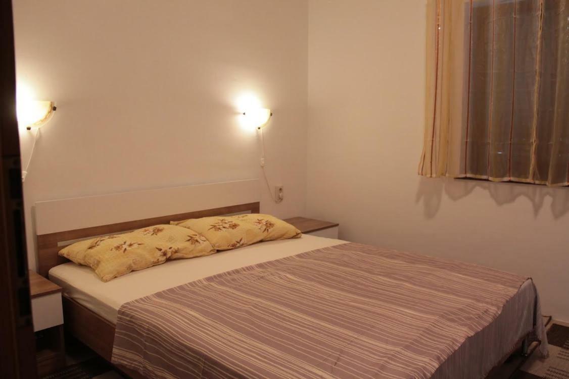 Apartmani Peko Pag Town Eksteriør billede